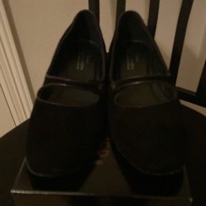 Couture Donald j Pliner flat in blacksuede with antique metallic flat